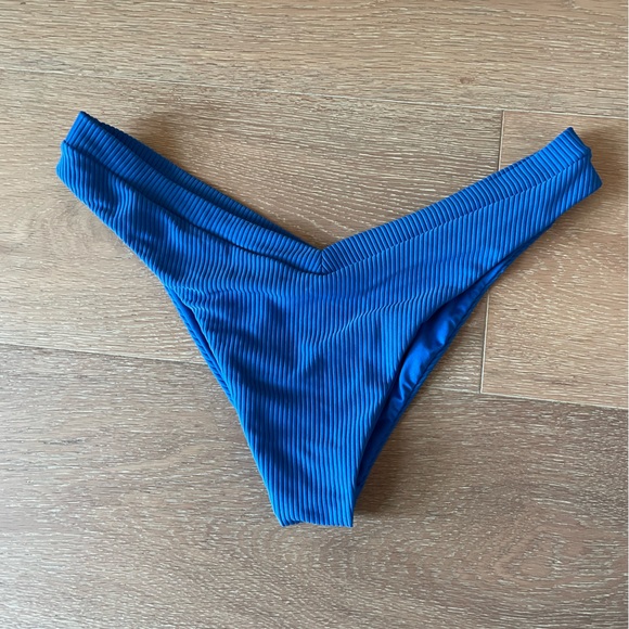 Frankie’s bikinis set - Picture 2 of 5